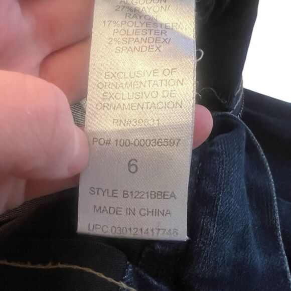 Democracy dark wash boot‎ cut jeans. Size 6 - Picture 5 of 10